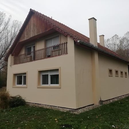 Maci Vendeghaz Apartment Bekescsaba Exterior photo