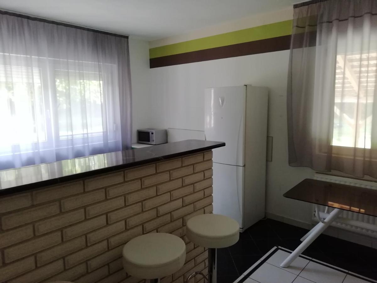 Maci Vendeghaz Apartment Bekescsaba Exterior photo